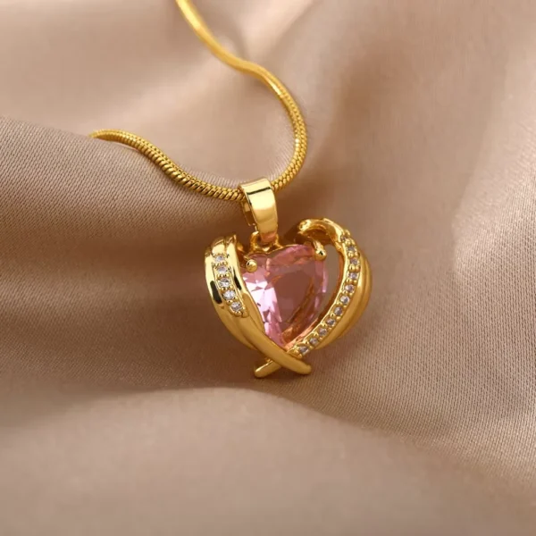 Collier à Breloques Cubique Rose pour Femme, Pendentif Ailes de Cœur, Tour de Cou en Clip. – Image 2