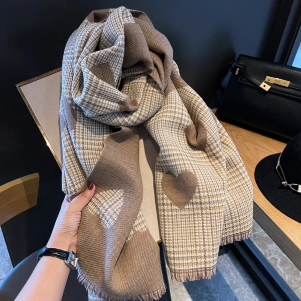 Écharpe en cachemire double face pour femme, cœur d'amour, longue écharpe épaisse pour femme, étole à carreaux, hijab chaud. – Image 3